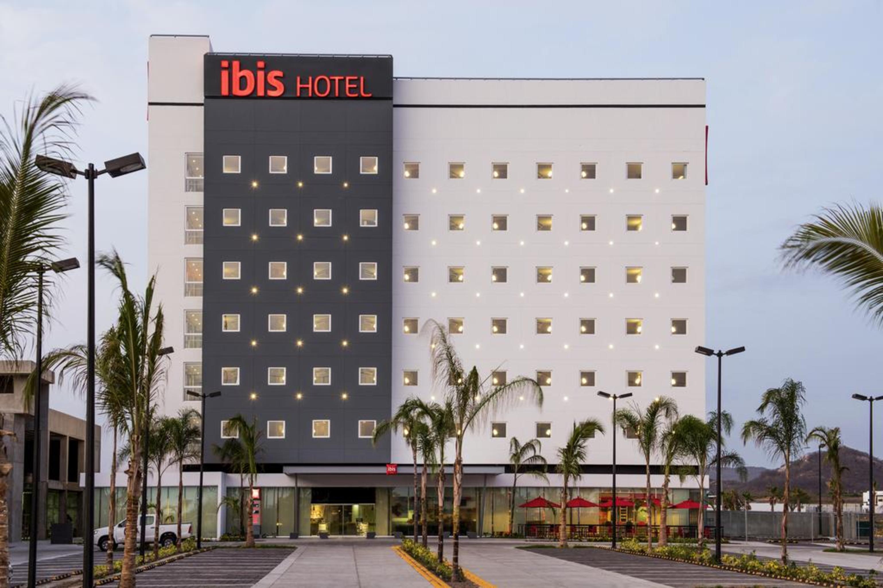 Ibis Mazatlan Marina Hotel Exterior photo