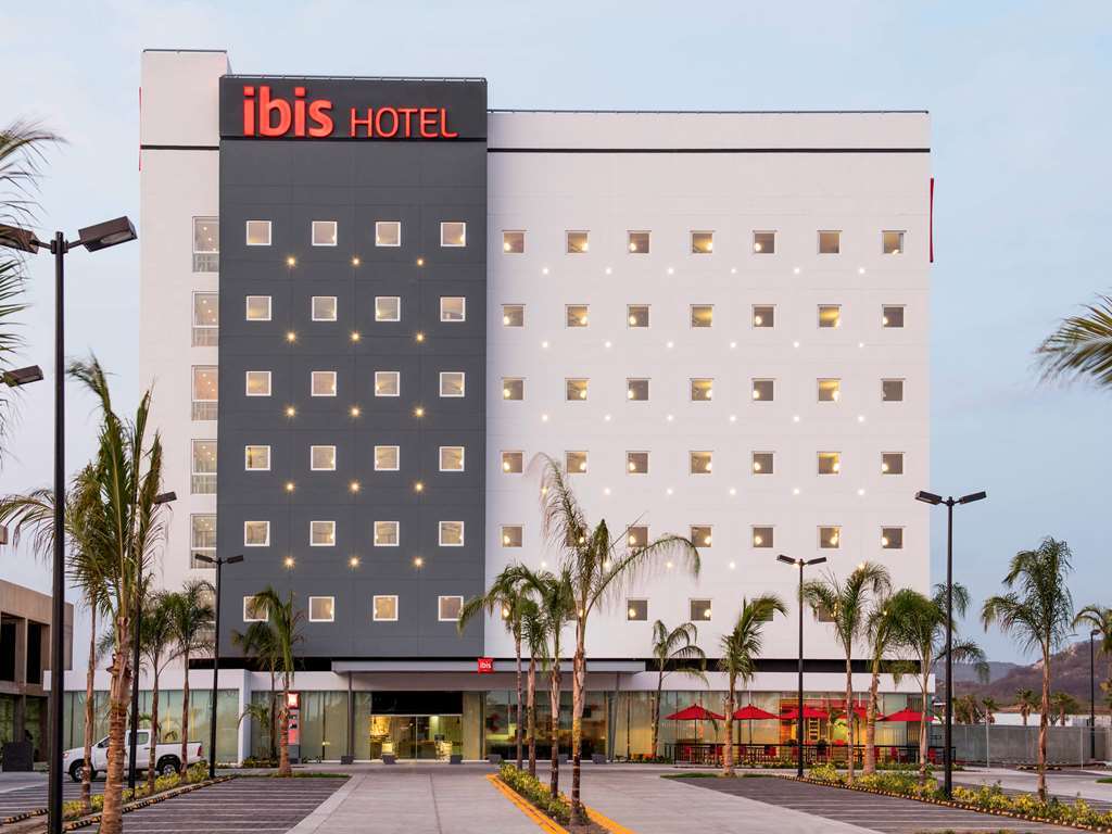 Ibis Mazatlan Marina Hotel Exterior photo